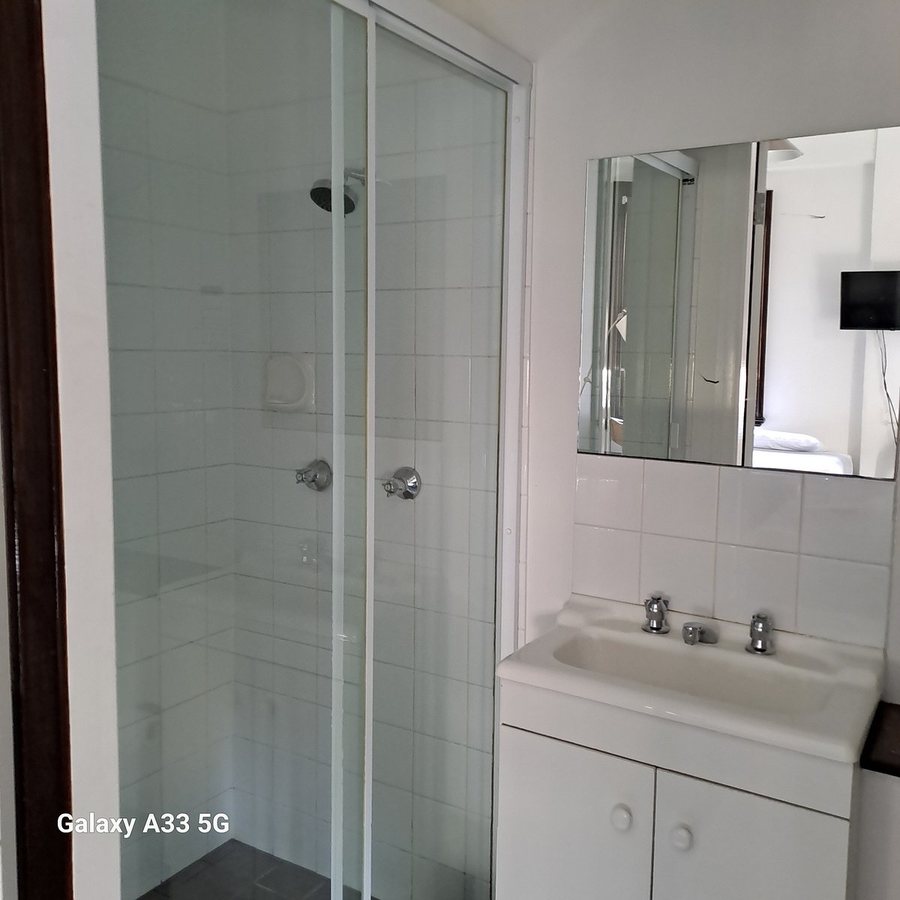 Occidental Hotel — Bathroom