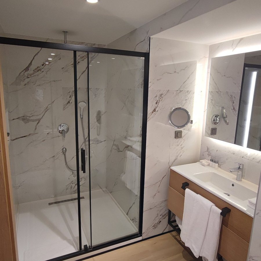 Occidental Taksim Istanbul — Bathroom