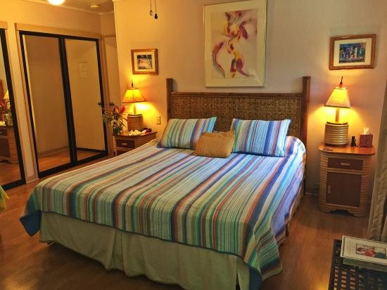 Ocean Breeze Hideaway — Guest room