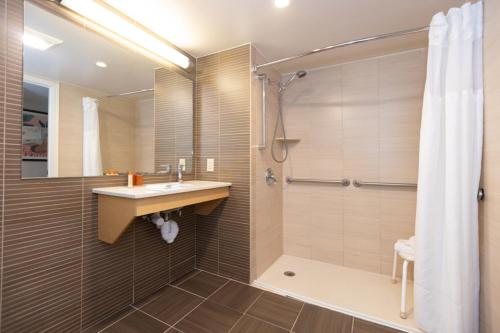 Ocean Club Hotel — Bathroom