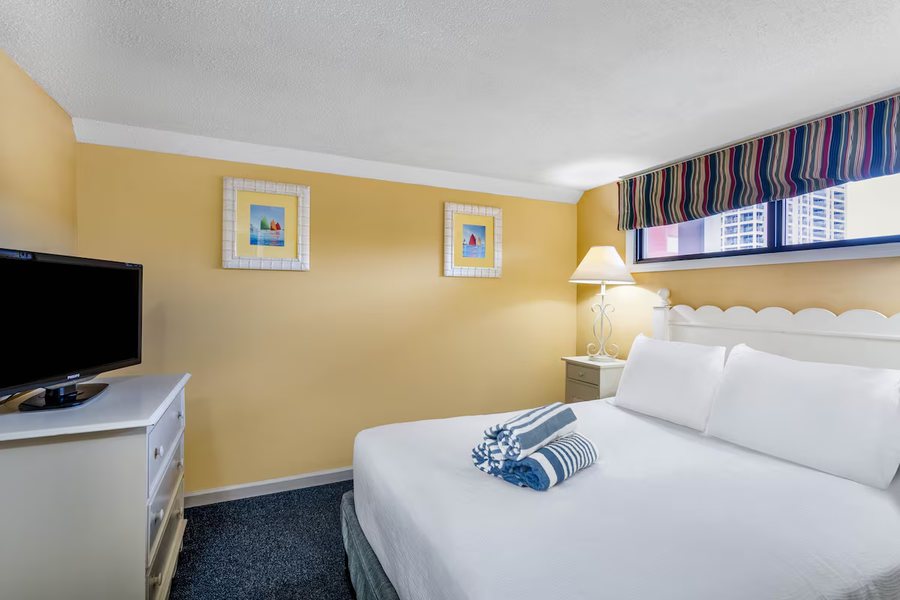 Ocean Club Resort Myrtle Beach a Ramada by Wyndham — Guest room