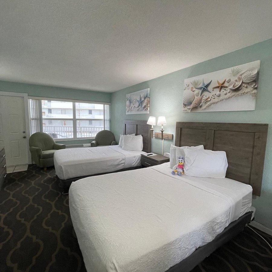 Ocean Court Beachfront Hotel — Guest room
