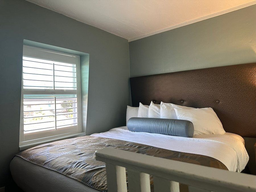 Ocean Echo Inn Beach Cottages — Guest room