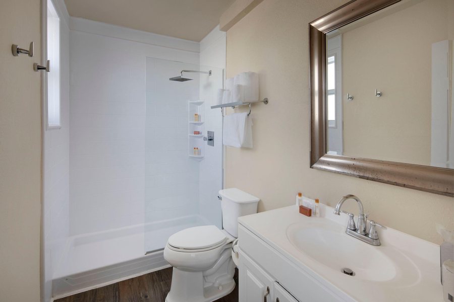 Ocean Five Hotel Miami Beach Florida — Bathroom