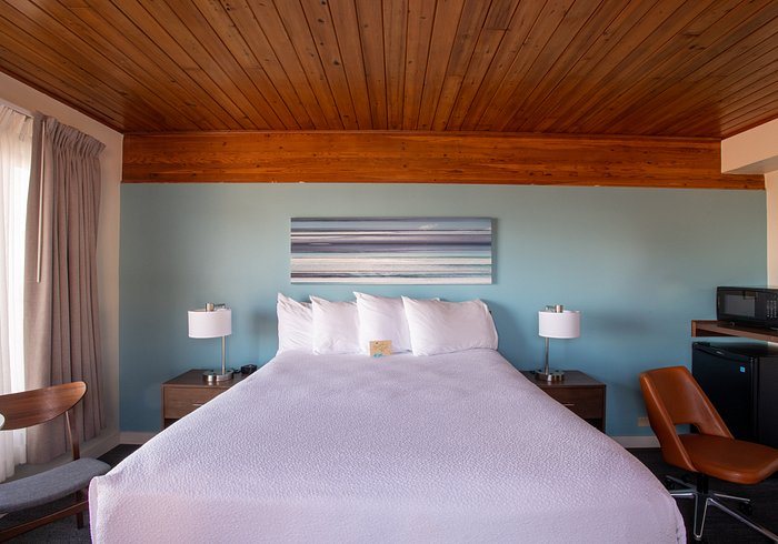 Ocean Front At Seaside Hotel — Guest room
