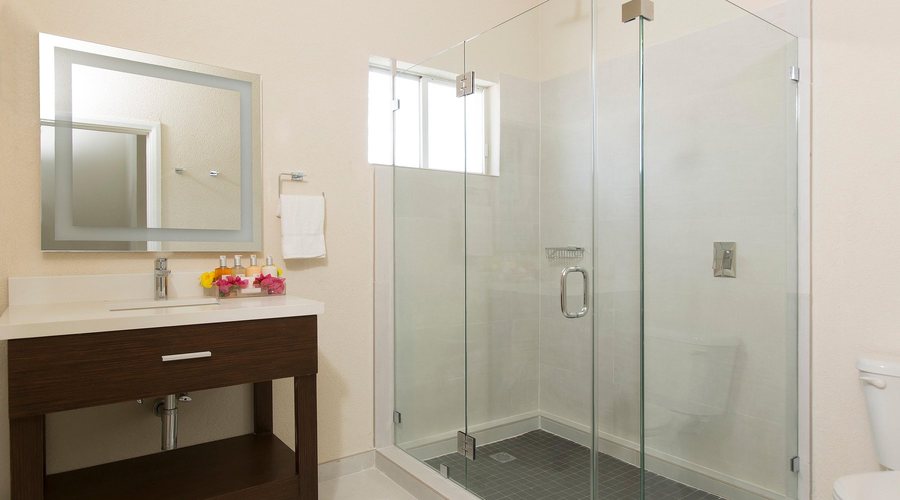 Ocean Inn — Bathroom