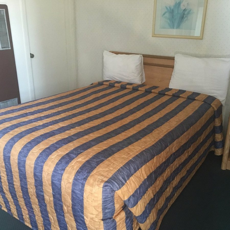 Ocean Inn — Guest room