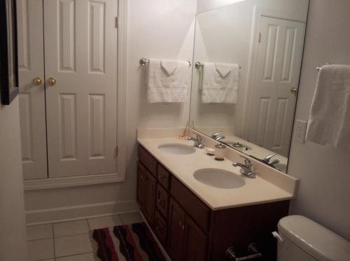 Ocean Reef 2 bedroom 2 bath — Bathroom
