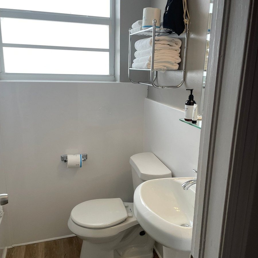 Ocean Reef Suites Miami Beach Florida — Bathroom
