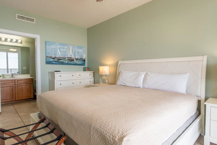 Ocean Ritz Condominiums — Guest room