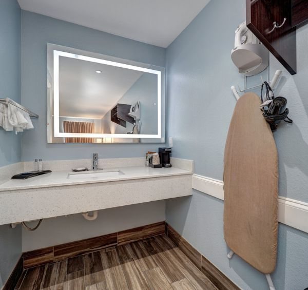 Ocean s Edge Hotel Port Aransas TX — Bathroom