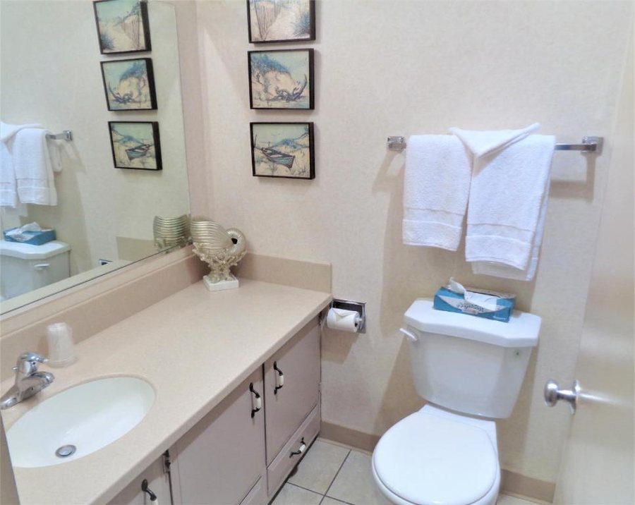 Ocean Shores Resort — Bathroom