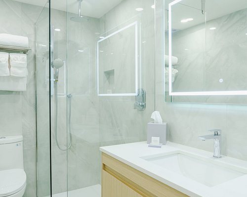 Ocean Sky Hotel Resort — Bathroom