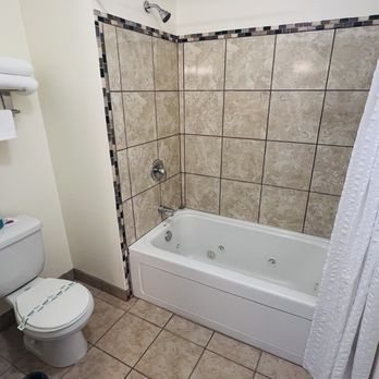 Ocean View Inn Crescent City California — Bathroom