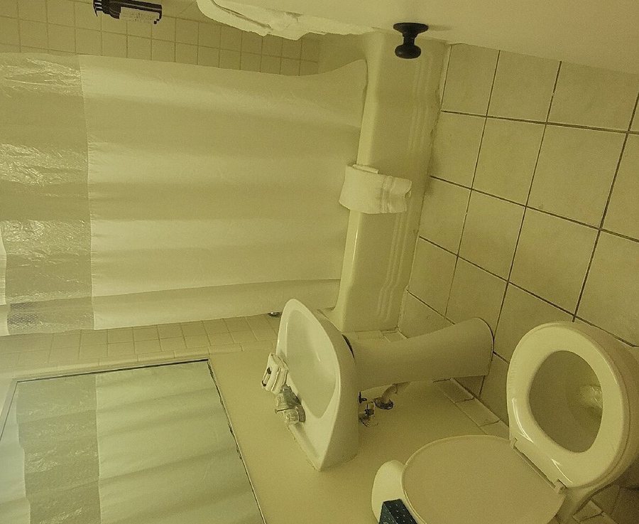 Oceanana Family Motel — Bathroom