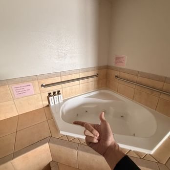 Oceanfront Lodge — Bathroom