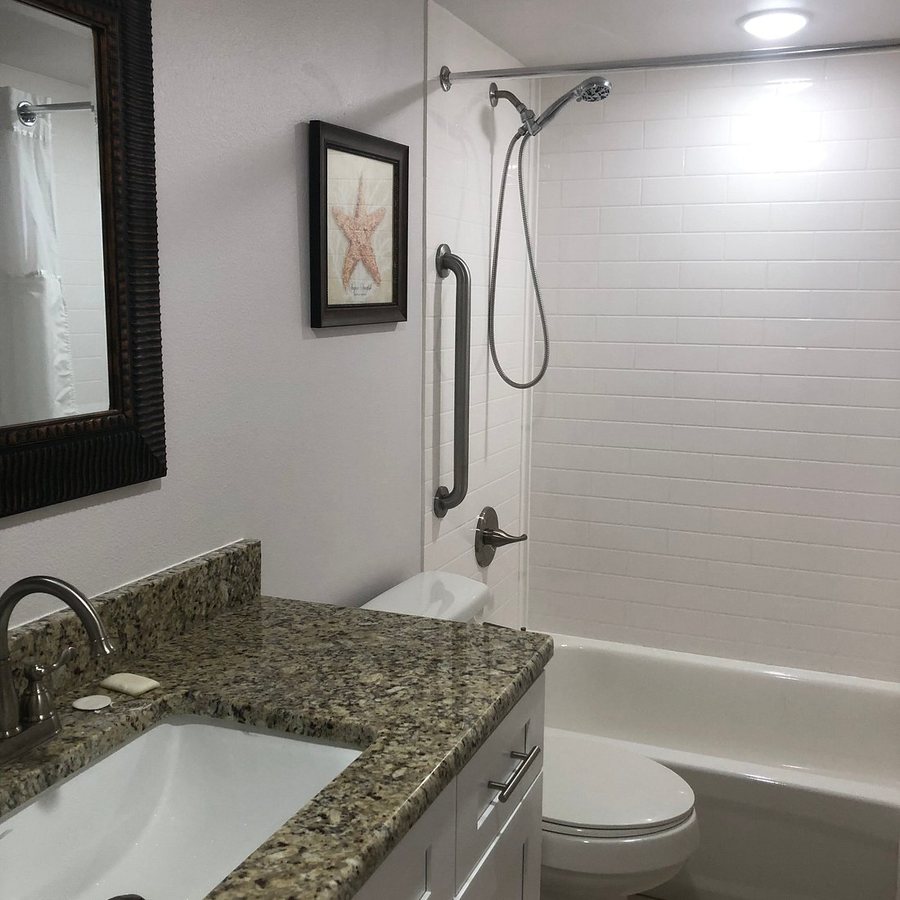 Oceanique Resort — Bathroom