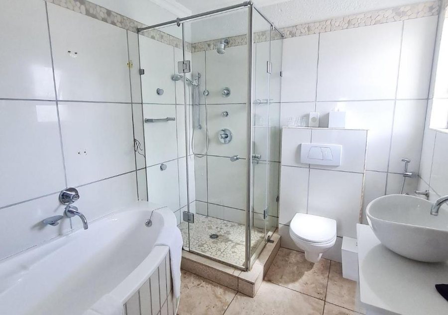 Oceans Hotel — Bathroom
