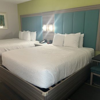 Oceanside Inn — Guest room