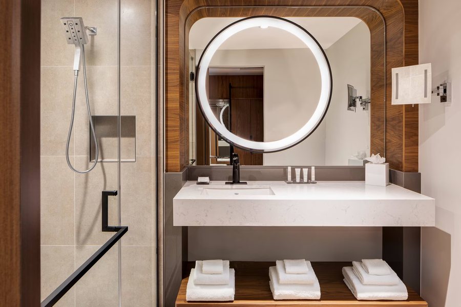 Odessa Marriott Hotel Conference Center — Bathroom