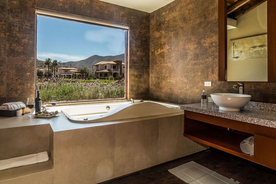 Oeno Wine Lodge — Bathroom