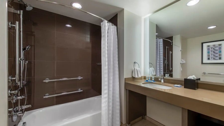 Off Broadway B B — Bathroom