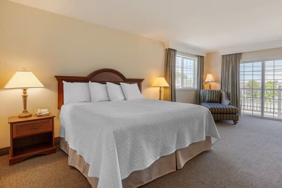 Ogunquit Tides — Guest room