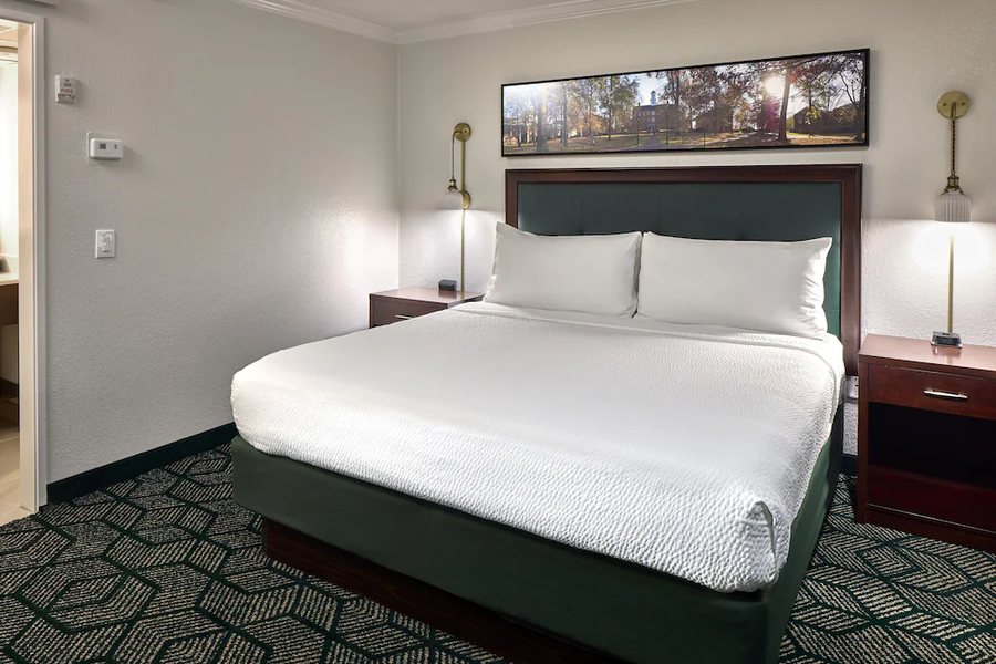 Ohio University Inn Conference Center — Guest room