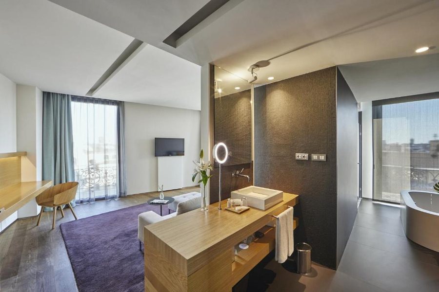 Ohla Eixample Barcelona Catalonia — Bathroom
