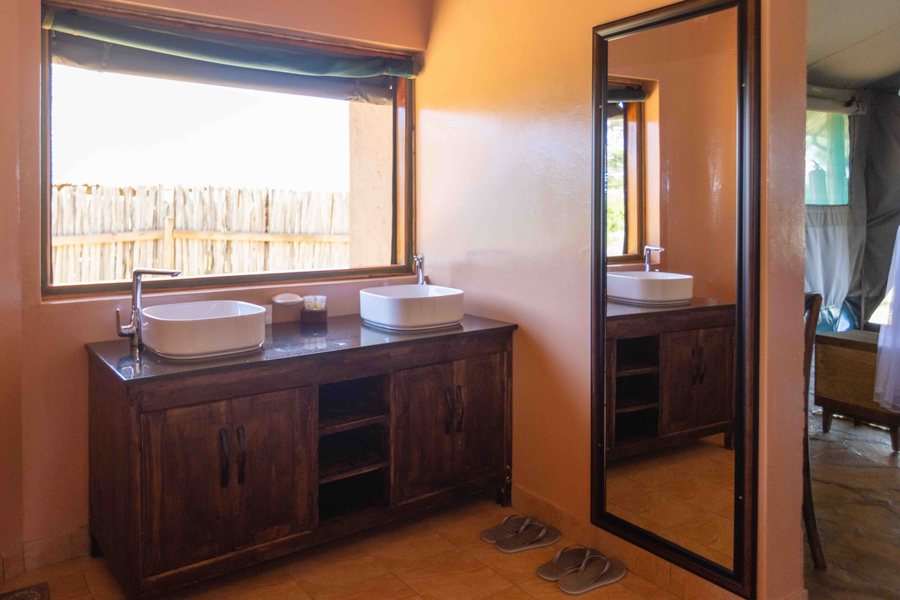 Oilepo Amboseli — Bathroom