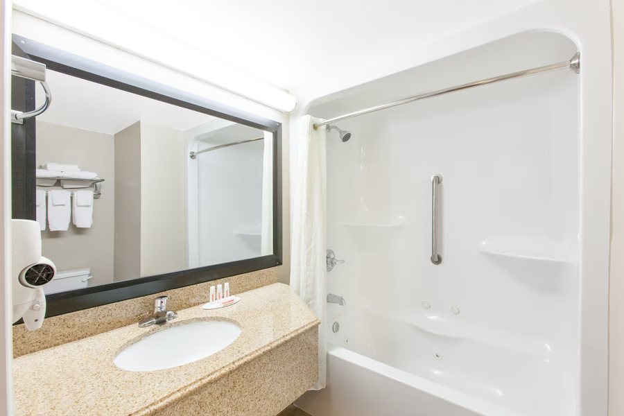 Oklahoma City East KOA — Bathroom