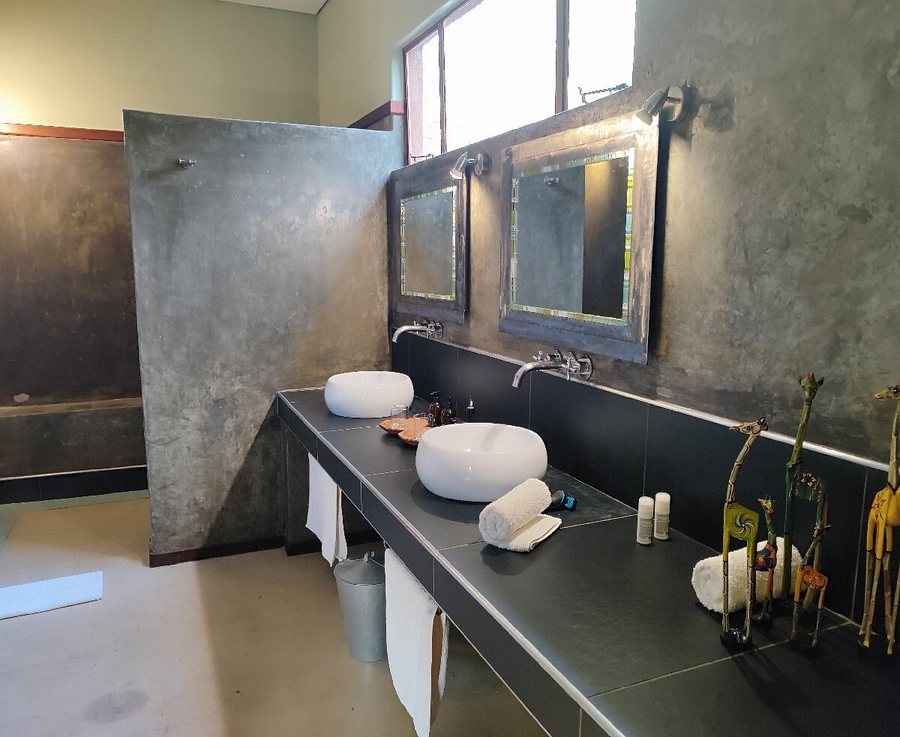 Okonjima Plains Camp — Bathroom