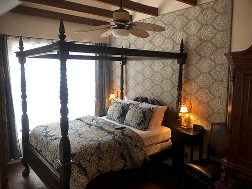 Old City House Inn and Restaurant — Guest room