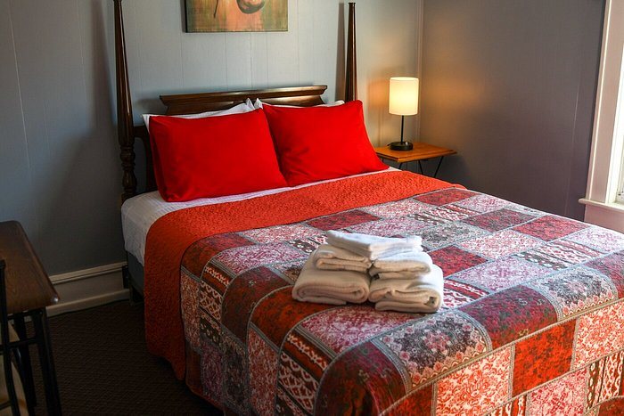 Old Clark Inn — Guest room
