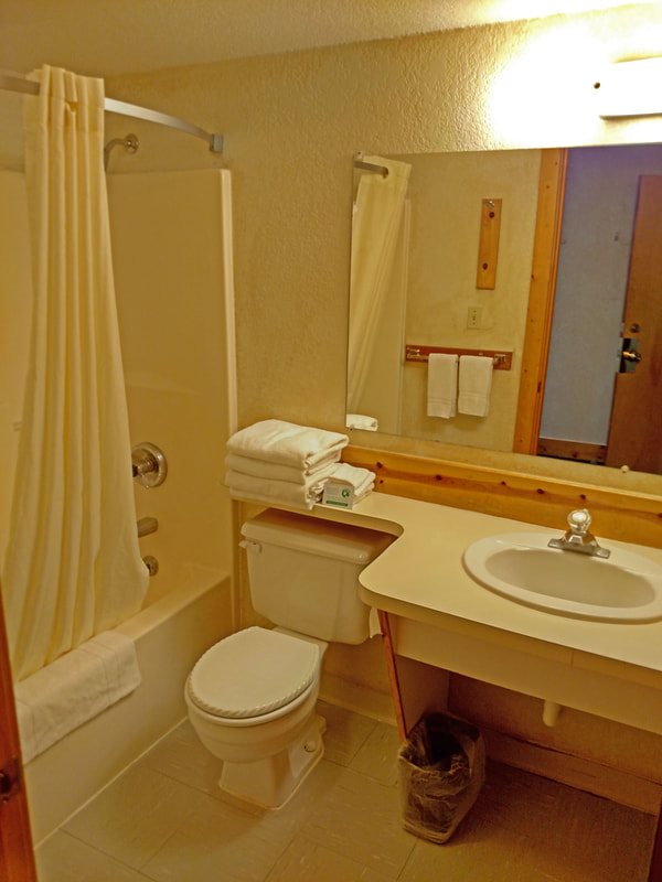 Old Corral Hotel And Steakhouse — Bathroom