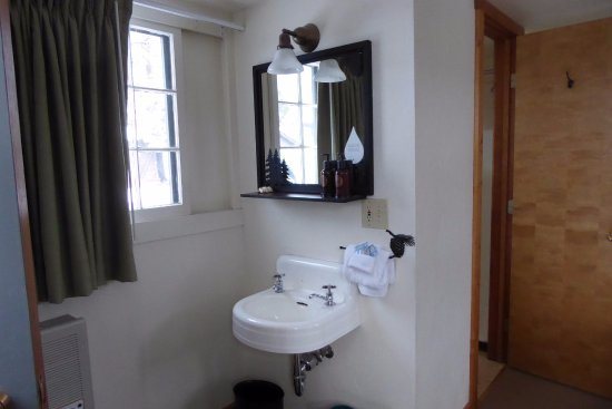 Old Faithful Inn — Bathroom