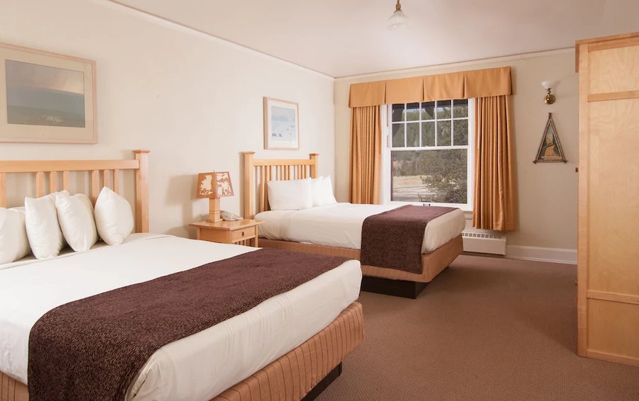 Old Faithful Inn — Guest room