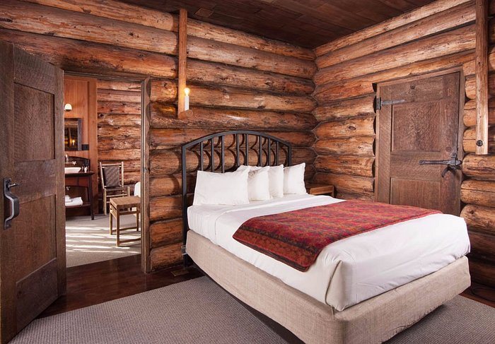 Old Faithful Lodge Cabins — Guest room