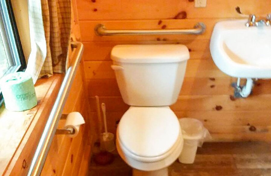 Old Forge Camping Resort — Bathroom
