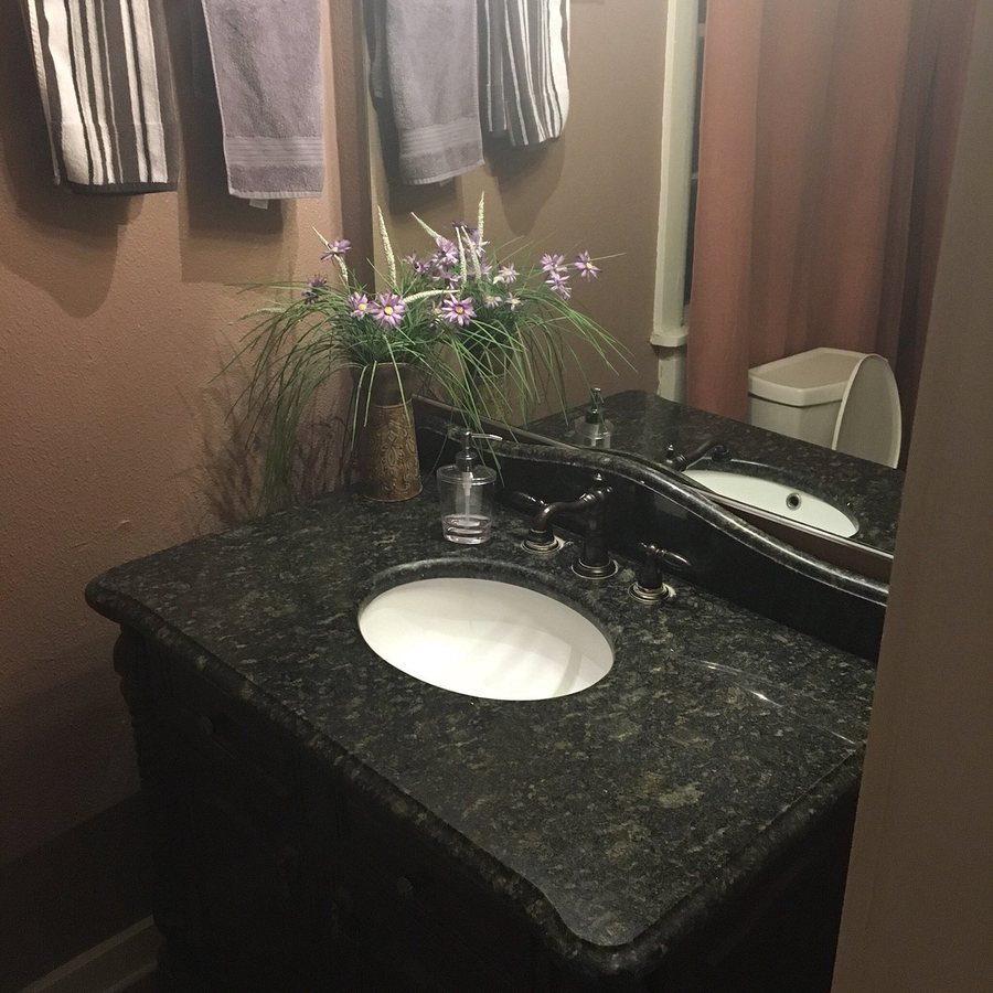 Old Historic Creole Inn — Bathroom