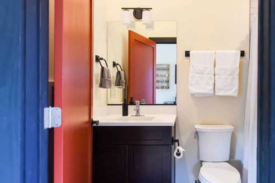 Old Marshall Jail — Bathroom