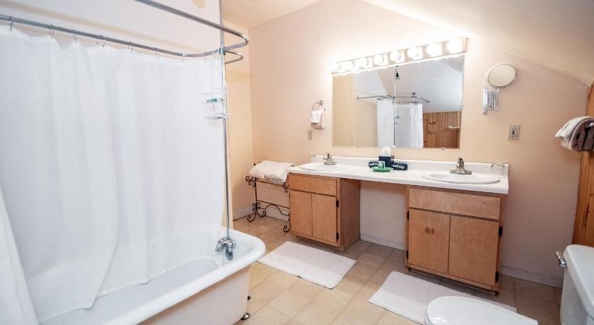 Old Northside Bed and Breakfast Inn — Bathroom
