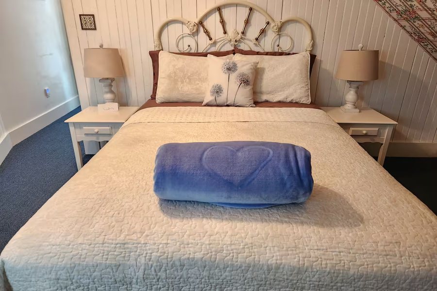 Old Orchard Beach Inn — Guest room
