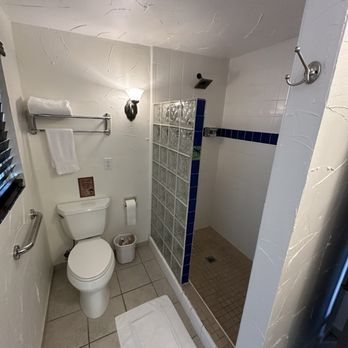 Old Ranch Inn — Bathroom