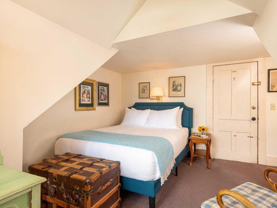 Old Stagecoach Inn — Guest room