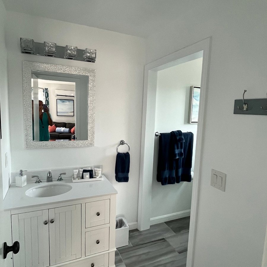 Old Town Inn — Bathroom
