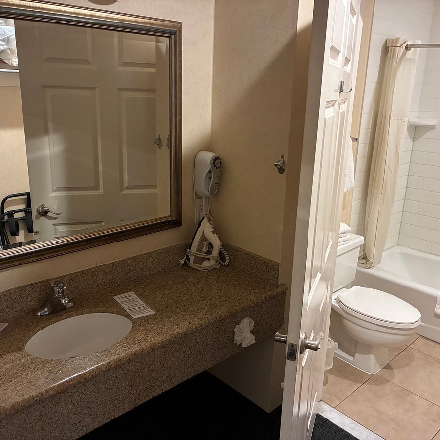 Old Town Inn — Bathroom