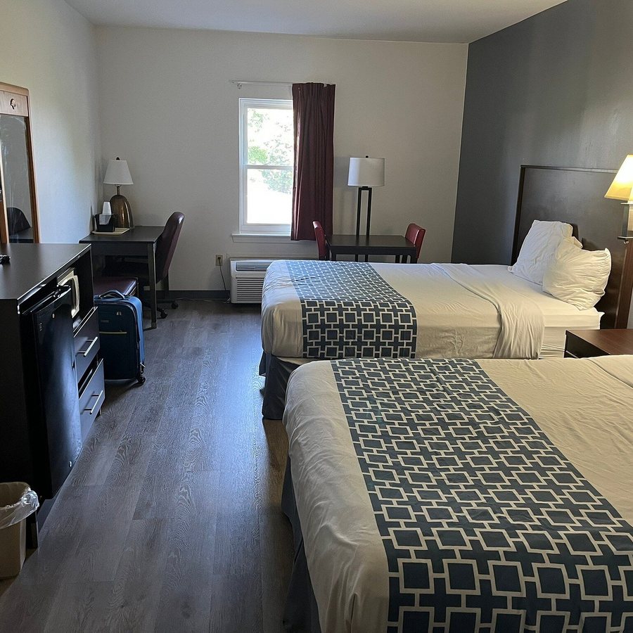 Olde Amish Inn — Guest room