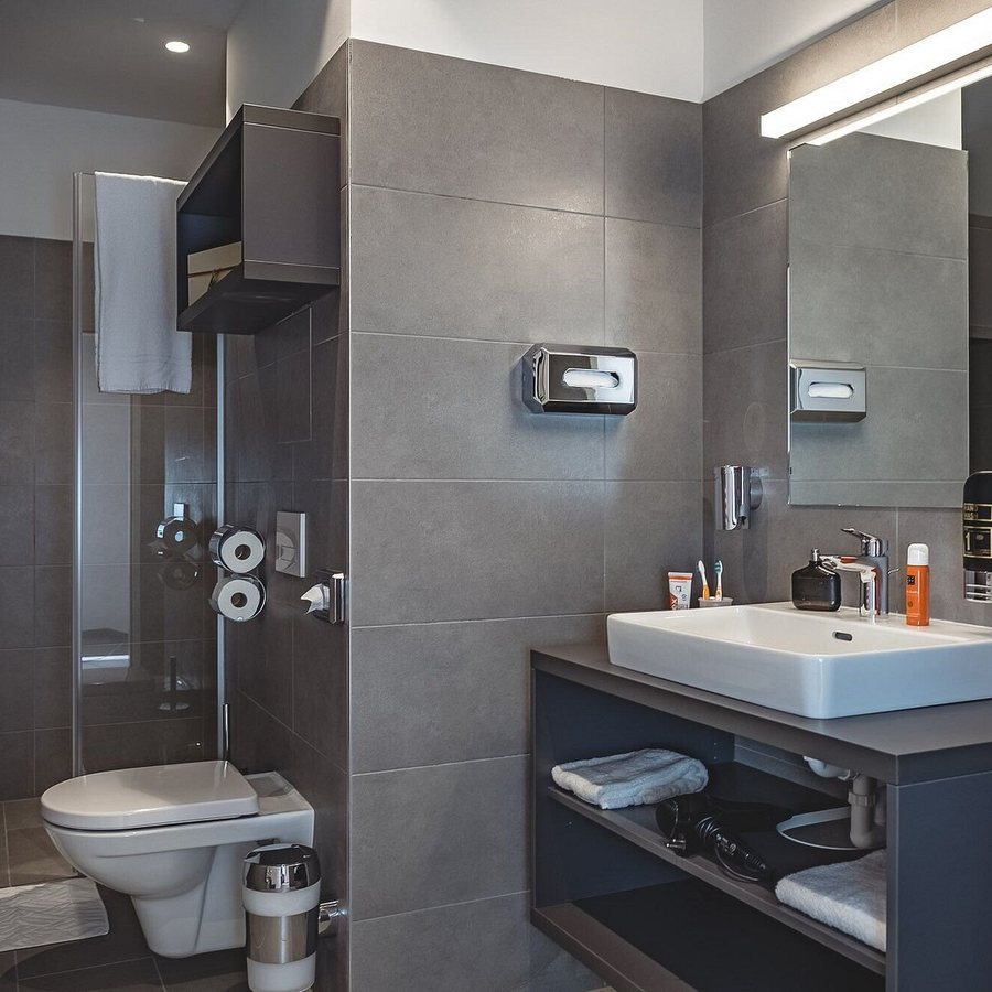 Oliver Like Home — Bathroom