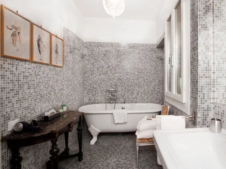 Oltre Il Giardino — Bathroom